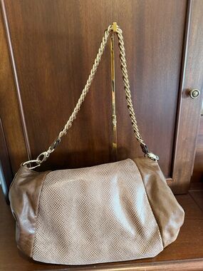 Be & D Brown Two-Tone Leather Shoulder Bag with Gold Chain Strap
